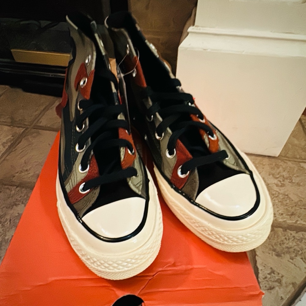 Converse All Stars
Camo Chuck Taylor
70 High tops “Field surplus” size 7.5 - Picture 5 of 13
